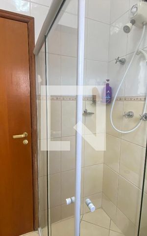 Casa à venda com 350m², 6 quartos e 2 vagasBanheiro da Suíte 4