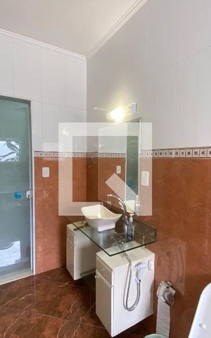 Casa à venda com 350m², 6 quartos e 2 vagasBanheiro da Suíte 2
