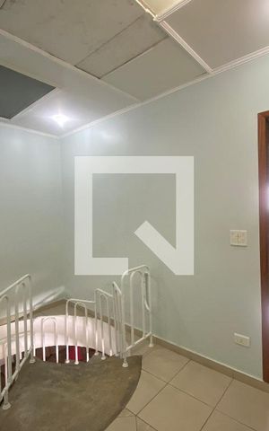 Casa à venda com 350m², 6 quartos e 2 vagasSuíte 2 - Escada