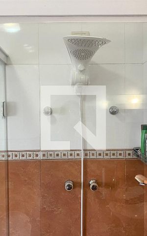 Casa à venda com 350m², 6 quartos e 2 vagasBanheiro da Suíte 2