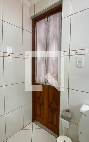 Casa à venda com 350m², 6 quartos e 2 vagasBanheiro da Suíte 1