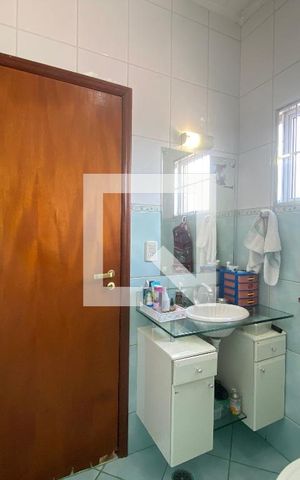 Casa à venda com 350m², 6 quartos e 2 vagasBanheiro da Suíte 3