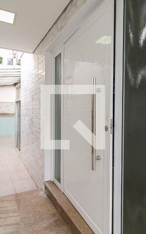 Casa à venda com 147m², 3 quartos e 3 vagas Casa à venda com 147m², 3 quartos e 3 vagasEntrada