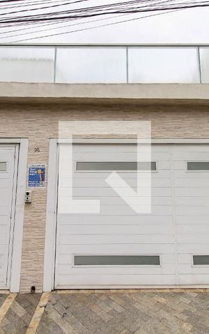 Casa à venda com 147m², 3 quartos e 3 vagas Casa à venda com 147m², 3 quartos e 3 vagasFachada