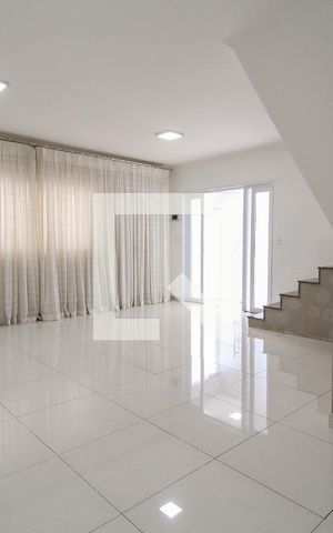 Casa à venda com 147m², 3 quartos e 3 vagas Casa à venda com 147m², 3 quartos e 3 vagasSala
