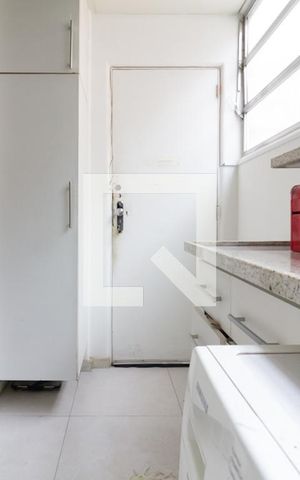 Apartamento à venda com 165m², 4 quartos e 2 vagas Apartamento à venda com 165m², 4 quartos e 2 vagasDetalhe da área de serviço