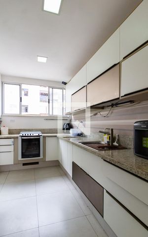 Apartamento à venda com 165m², 4 quartos e 2 vagas Apartamento à venda com 165m², 4 quartos e 2 vagasDetalhe da cozinha