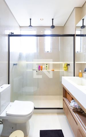Apartamento à venda com 165m², 4 quartos e 2 vagas Apartamento à venda com 165m², 4 quartos e 2 vagasBanheiro da suíte