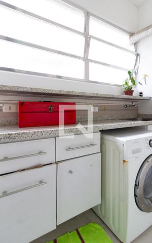 Apartamento à venda com 165m², 4 quartos e 2 vagas Apartamento à venda com 165m², 4 quartos e 2 vagasDetalhe da área de serviço