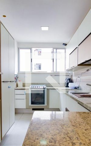 Apartamento à venda com 165m², 4 quartos e 2 vagas Apartamento à venda com 165m², 4 quartos e 2 vagasCozinha