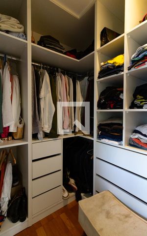Apartamento à venda com 165m², 4 quartos e 2 vagas Apartamento à venda com 165m², 4 quartos e 2 vagasCloset
