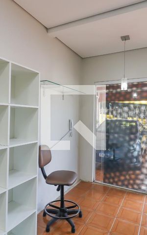 Casa para alugar com 130m², 4 quartos e 4 vagas Casa para alugar com 130m², 4 quartos e 4 vagasSala