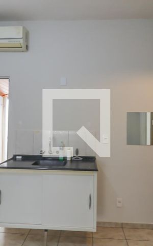 Casa para alugar com 130m², 4 quartos e 4 vagas Casa para alugar com 130m², 4 quartos e 4 vagasCozinha