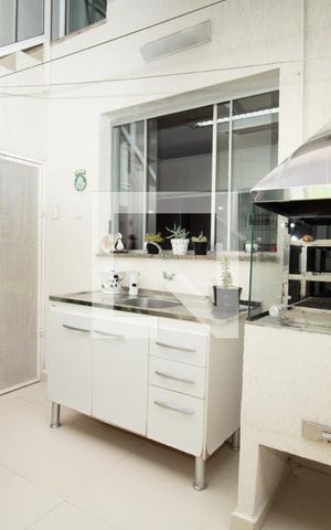 Casa à venda com 345m², 4 quartos e 3 vagas Casa à venda com 345m², 4 quartos e 3 vagasVaranda gourmet - churrasqueira e pia