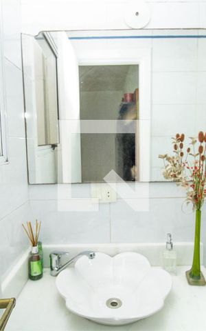 Casa à venda com 345m², 4 quartos e 3 vagas Casa à venda com 345m², 4 quartos e 3 vagasBanheiro 1- Bancada pia com espelho