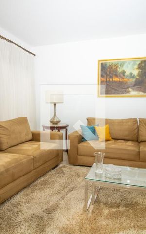 Casa à venda com 345m², 4 quartos e 3 vagas Casa à venda com 345m², 4 quartos e 3 vagasSala