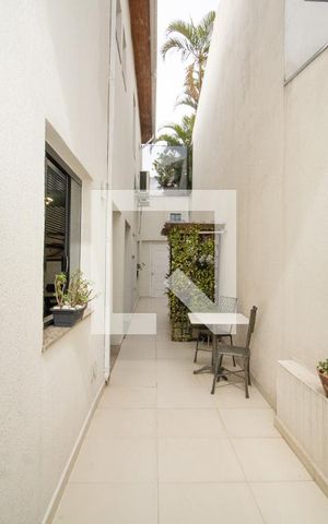 Casa à venda com 345m², 4 quartos e 3 vagas Casa à venda com 345m², 4 quartos e 3 vagasPátio do térreo