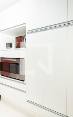 Casa à venda com 345m², 4 quartos e 3 vagas Casa à venda com 345m², 4 quartos e 3 vagasCozinha - Armários, forno, geladeira e freezer: