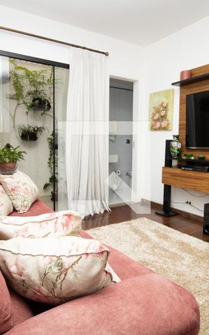 Casa à venda com 345m², 4 quartos e 3 vagas Casa à venda com 345m², 4 quartos e 3 vagasSuite 1