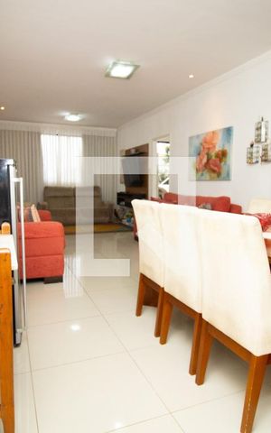 Casa à venda com 345m², 4 quartos e 3 vagas Casa à venda com 345m², 4 quartos e 3 vagasCozinha gourmet - piso superior , panorâmica