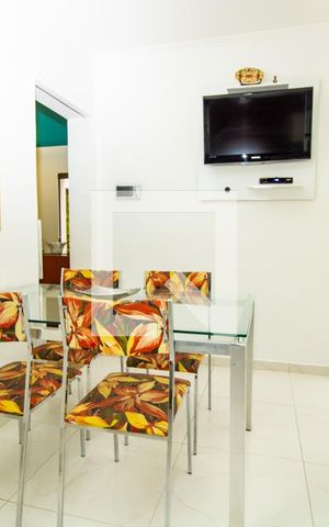 Casa à venda com 345m², 4 quartos e 3 vagas Casa à venda com 345m², 4 quartos e 3 vagasCozinha - Mesa, cadeiras, TV