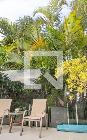 Casa à venda com 345m², 4 quartos e 3 vagas Casa à venda com 345m², 4 quartos e 3 vagasPiso superior, Solarium