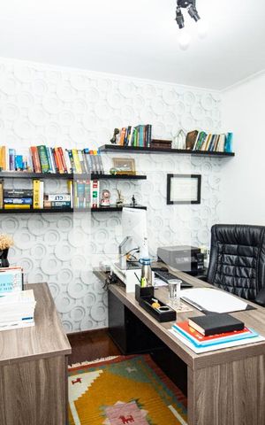 Casa à venda com 345m², 4 quartos e 3 vagas Casa à venda com 345m², 4 quartos e 3 vagasEscritório - panorâmica