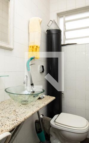 Casa à venda com 345m², 4 quartos e 3 vagas Casa à venda com 345m², 4 quartos e 3 vagasAteliê, banheiro