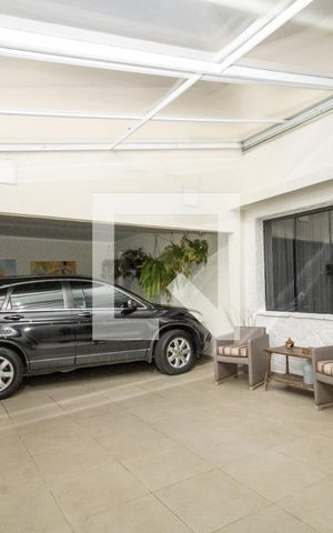 Casa à venda com 345m², 4 quartos e 3 vagas Casa à venda com 345m², 4 quartos e 3 vagasTérreo, garagem para 3 carros , teto retrátil de policarbonato cristal