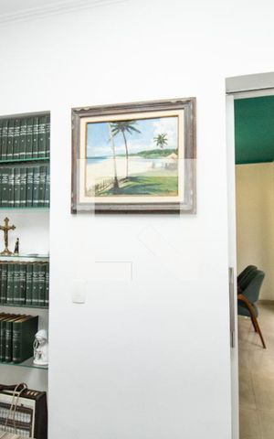 Casa à venda com 345m², 4 quartos e 3 vagas Casa à venda com 345m², 4 quartos e 3 vagasEscritório - Parede de livros
