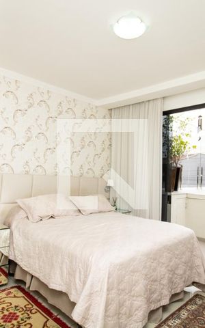 Casa à venda com 345m², 4 quartos e 3 vagas Casa à venda com 345m², 4 quartos e 3 vagasSuite master, cama de casal e acesso ao terraço