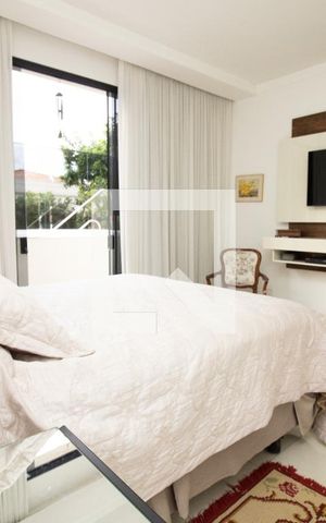 Casa à venda com 345m², 4 quartos e 3 vagas Casa à venda com 345m², 4 quartos e 3 vagasSuite master; piso superior, panorâmica
