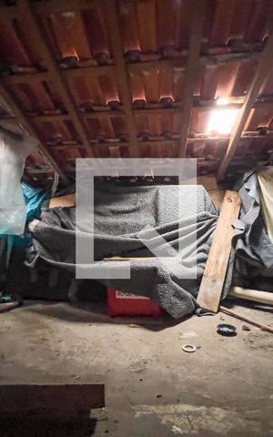 Casa à venda com 345m², 4 quartos e 3 vagas Casa à venda com 345m², 4 quartos e 3 vagasSótão; lado 2