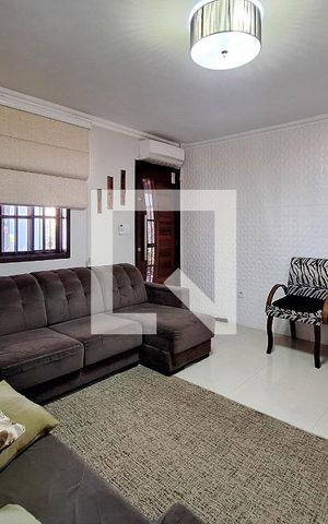 Casa à venda com 360m², 3 quartos e 6 vagas Casa à venda com 360m², 3 quartos e 6 vagasSala