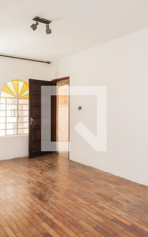 Casa para alugar com 186m², 3 quartos e 2 vagas Casa para alugar com 186m², 3 quartos e 2 vagasSala