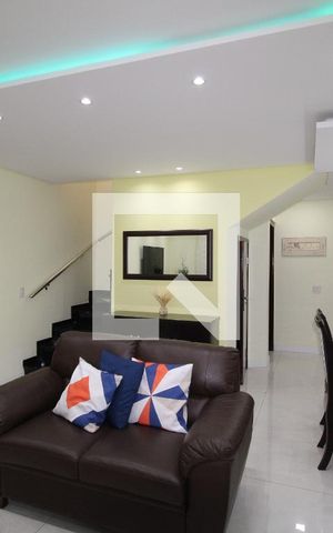 Casa à venda com 240m², 4 quartos e 2 vagasSala