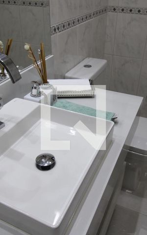 Casa à venda com 240m², 4 quartos e 2 vagasBanheiro 1