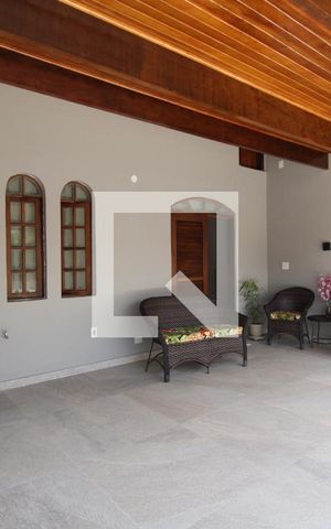 Casa à venda com 240m², 4 quartos e 2 vagasQuarto Suíte - varanda