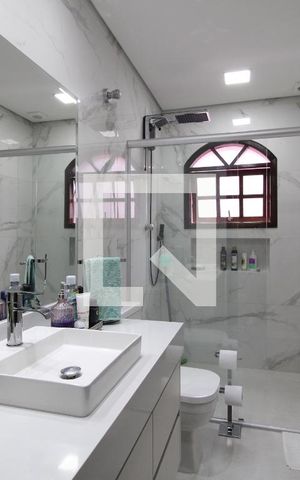 Casa à venda com 240m², 4 quartos e 2 vagasBanheiro 2