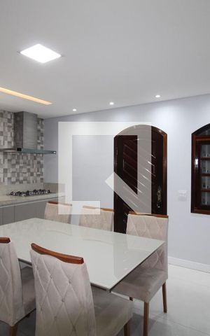Casa à venda com 240m², 4 quartos e 2 vagasCozinha