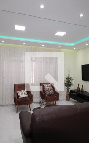 Casa à venda com 240m², 4 quartos e 2 vagasSala