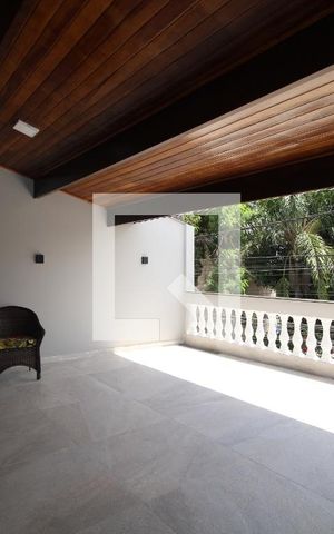 Casa à venda com 240m², 4 quartos e 2 vagasQuarto Suíte - varanda