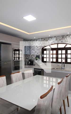 Casa à venda com 240m², 4 quartos e 2 vagasCozinha