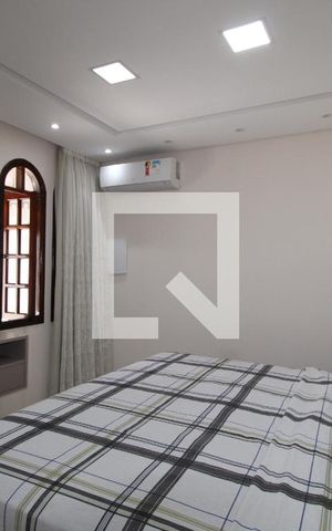 Casa à venda com 240m², 4 quartos e 2 vagasQuarto Suíte