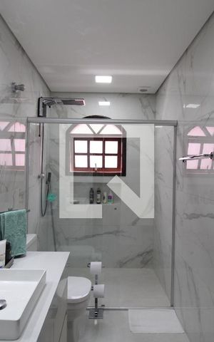 Casa à venda com 240m², 4 quartos e 2 vagasBanheiro 2