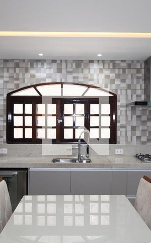 Casa à venda com 240m², 4 quartos e 2 vagasCozinha