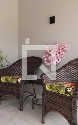 Casa à venda com 240m², 4 quartos e 2 vagasQuarto Suíte - varanda