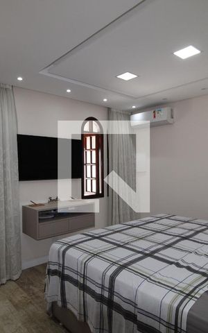 Casa à venda com 240m², 4 quartos e 2 vagasQuarto Suíte