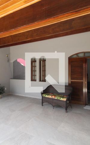 Casa à venda com 240m², 4 quartos e 2 vagasQuarto Suíte - varanda