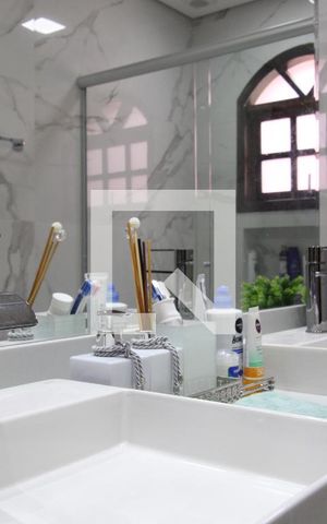Casa à venda com 240m², 4 quartos e 2 vagasBanheiro da Suíte